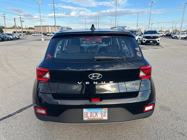 Used 2022 Hyundai Venue SEL FWD image 4