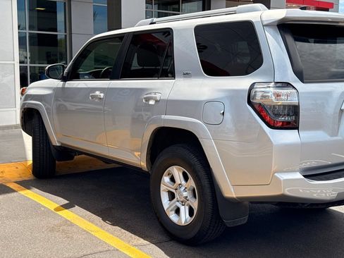 Used 2017 Toyota 4Runner SR5 AWD/4WD image 5