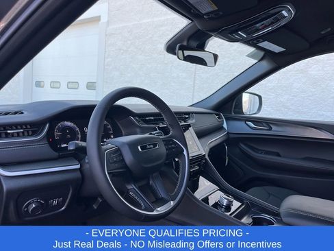 New 2025 Jeep Grand Cherokee L Laredo w/ Trailer Tow Package image 10