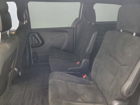 Used 2016 Dodge Grand Caravan SE FWD image 18