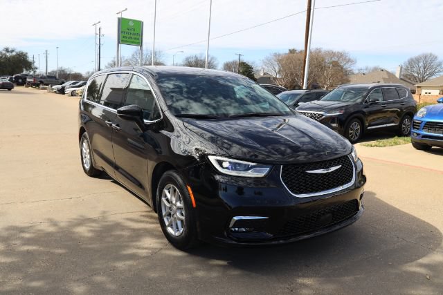 Used 2026 Chrysler Pacifica Select FWD image 4