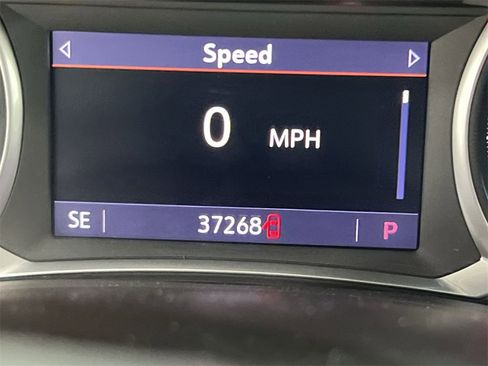 Used 2021 Chevrolet Traverse LT image 11