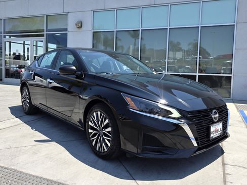 Used 2024 Nissan Altima 2.5 SV image 6