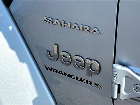 Used 2024 Jeep Wrangler Sahara image 8