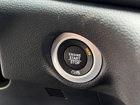 New 2025 Chrysler Pacifica Select w/ Fav Edition Package image 23