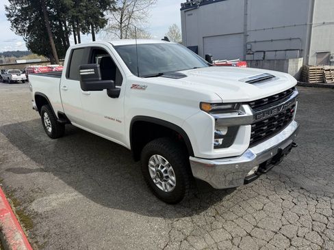 Used 2021 Chevrolet Silverado 2500 LT w/ Convenience Package image 3