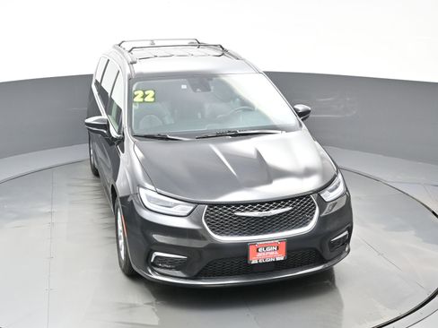 Used 2022 Chrysler Pacifica Touring-L FWD image 42