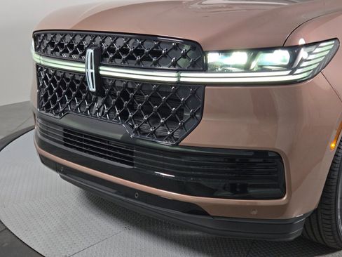 New 2026 Lincoln Navigator Black Label AWD/4WD image 10