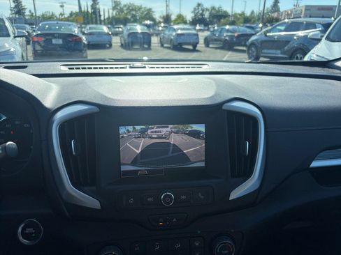 Used 2024 GMC Terrain SLE FWD image 20