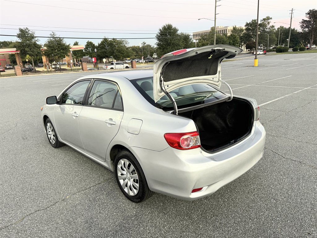 Used 2012 Toyota Corolla LE FWD image 32