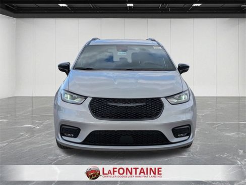 New 2026 Chrysler Pacifica Select w/ S Appearance Package image 8