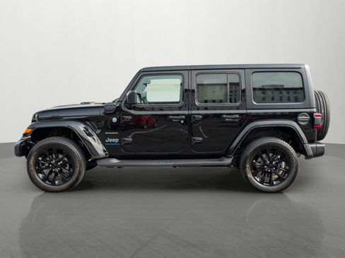 Used 2023 Jeep Wrangler Unlimited Sahara w/ Cold Weather Group AWD/4WD image 4