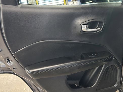 Used 2018 Jeep Compass Latitude image 13