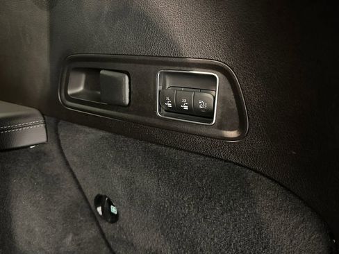 Used 2023 Mercedes-Benz GLS 450 4MATIC image 27