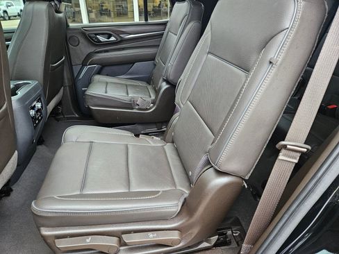 Used 2021 GMC Yukon Denali w/ Denali Premium Package image 28