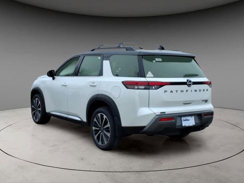 New 2026 Nissan Pathfinder Platinum image 3