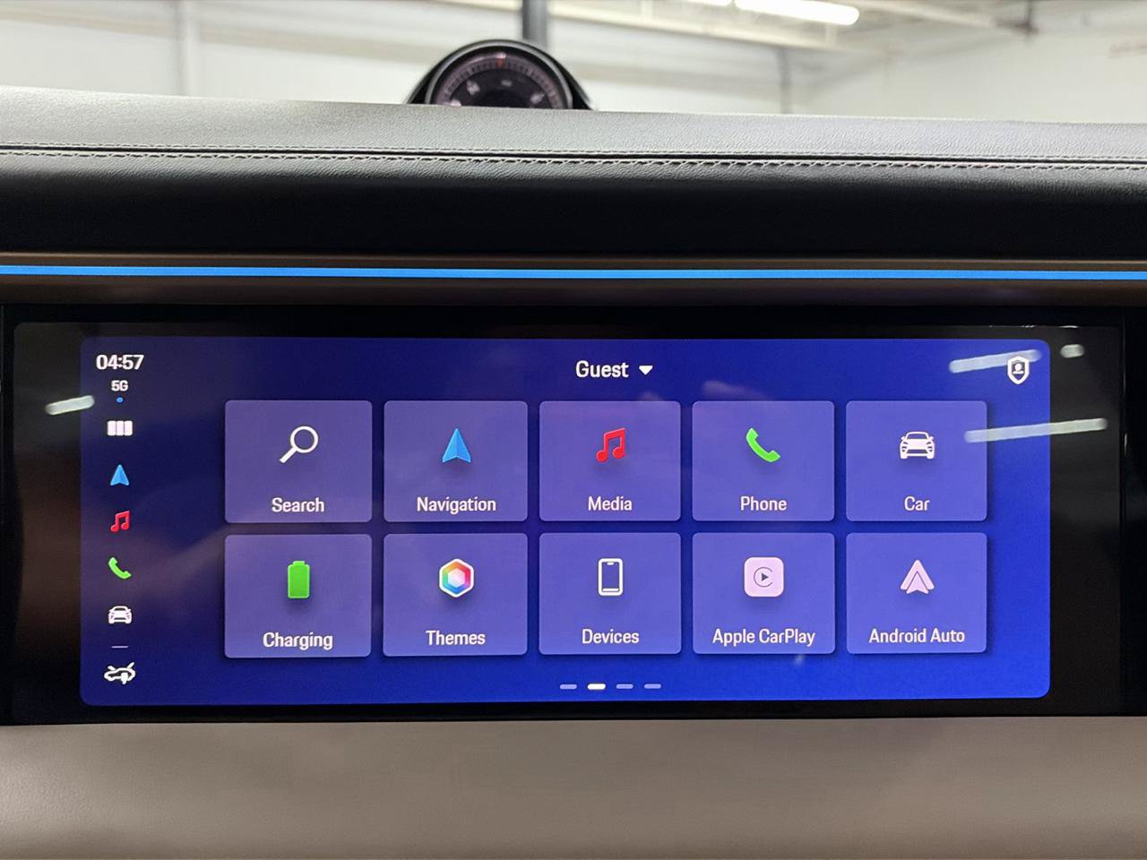 Used 2025 Porsche Macan Electric w/ Premium Package RWD image 16