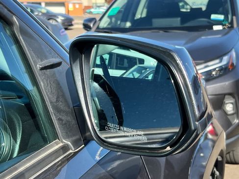 Used 2020 Toyota Tacoma SR5 RWD image 16