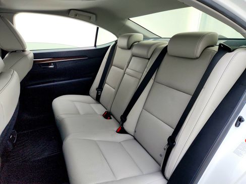 Used 2014 Lexus ES 350 w/ Luxury Package image 22