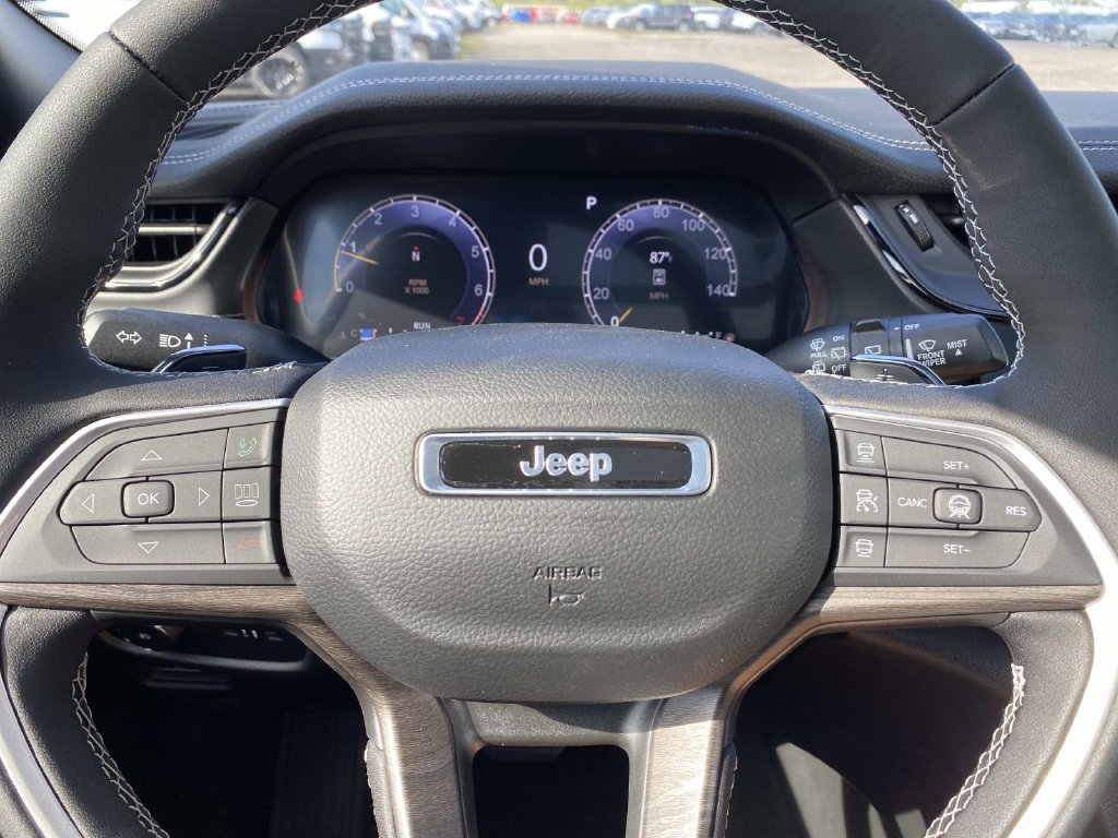 New 2027 Jeep Grand Cherokee Limited AWD/4WD image 14