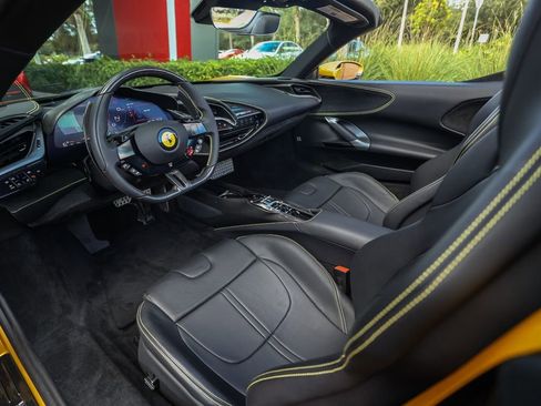 Used 2024 Ferrari SF90 Spider image 33