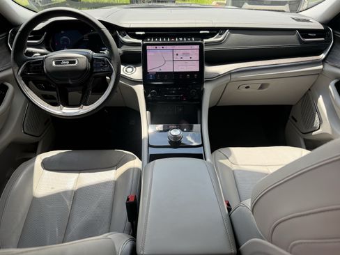Used 2023 Jeep Grand Cherokee Overland RWD image 13