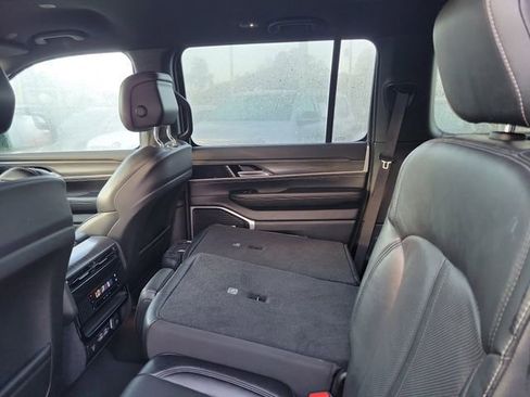 Used 2023 Jeep Wagoneer L Series III w/ Preferred Equipment Group image 31