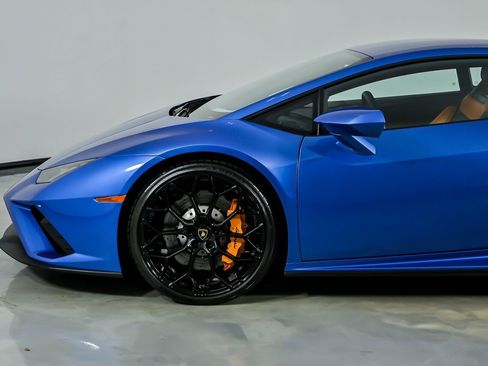 Used 2020 Lamborghini Huracan EVO RWD image 7