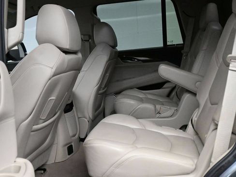 Used 2019 Cadillac Escalade Premium Luxury RWD image 12