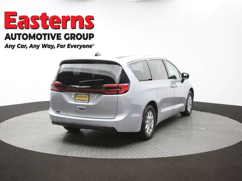 Used 2024 Chrysler Pacifica Touring-L FWD image 39