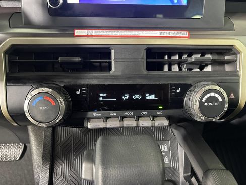 Used 2025 Toyota Tacoma SR5 AWD/4WD image 19