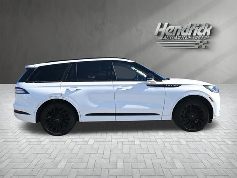 Used 2025 Lincoln Aviator Reserve w/ Jet Appearance Package image 9