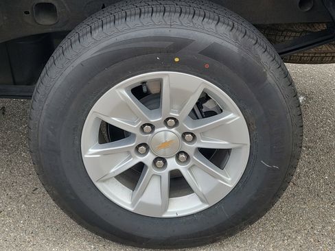 Used 2025 Chevrolet Silverado 1500 LT image 8