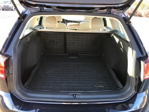 Used 2019 Volkswagen Golf SE image 10