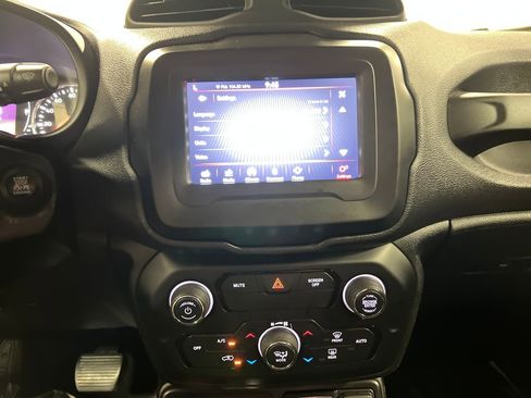 Used 2020 Jeep Renegade Altitude AWD/4WD image 22