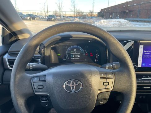 Used 2025 Toyota Camry LE image 34
