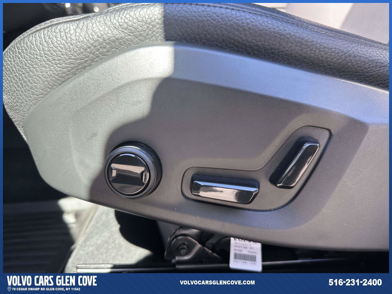 Used 2024 Volvo XC60 B5 Plus w/ Protection Package Premier AWD/4WD image 16