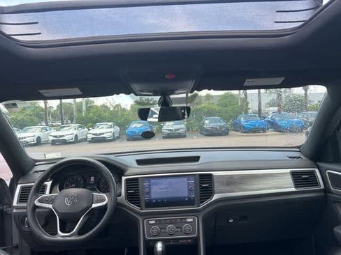 Used 2021 Volkswagen Atlas Cross Sport SE w/ Panoramic Sunroof Package FWD image 10