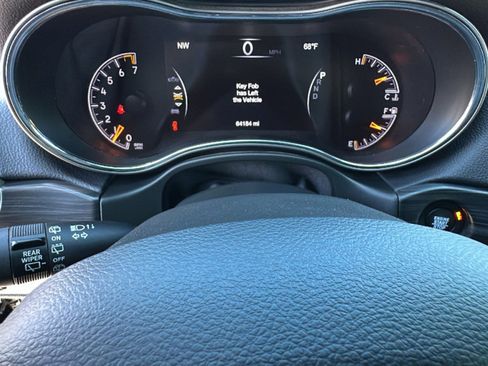 Used 2021 Jeep Grand Cherokee Laredo X image 21