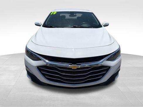 Used 2019 Chevrolet Malibu LT FWD image 2