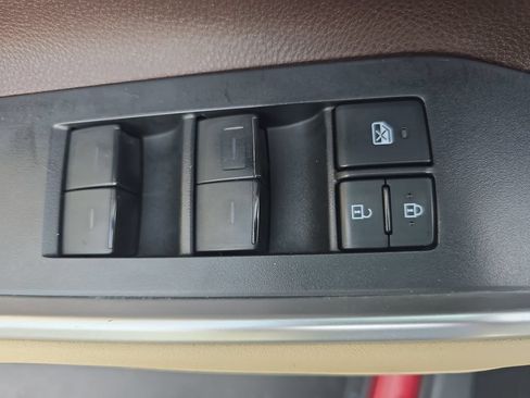 Used 2020 Toyota Highlander XLE AWD/4WD image 31