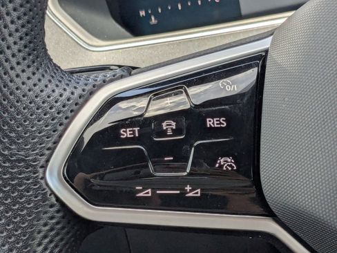 Used 2023 Volkswagen Tiguan SE R-Line FWD image 29