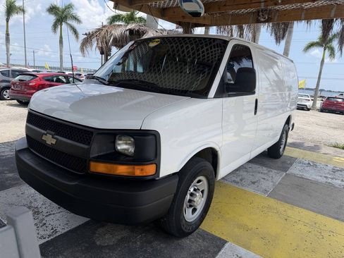 Used 2017 Chevrolet Express 2500 RWD image 1