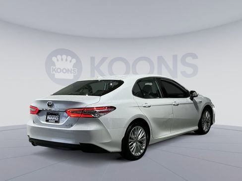 Used 2020 Toyota Camry XLE w/ Sunroof Package image 16
