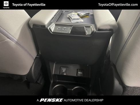 Used 2026 Toyota Sienna XLE FWD image 14