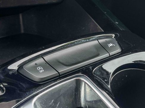 Certified 2025 Chevrolet Trax LT w/ LT Convenience Package image 28