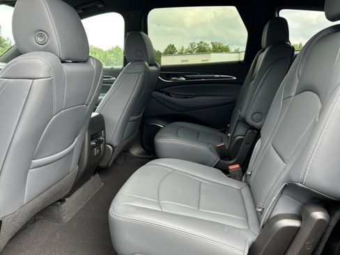 Used 2022 Buick Enclave Essence w/ LPO, Touring Package AWD/4WD image 11