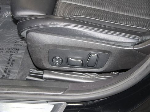 Used 2024 BMW 330e image 18