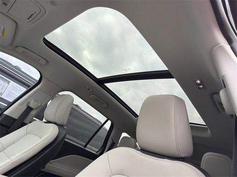 Used 2025 Lincoln Aviator 2WD w/ Equipment Group 101A image 33