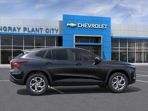 New 2026 Chevrolet Trax LS w/ LS Convenience Package FWD image 5